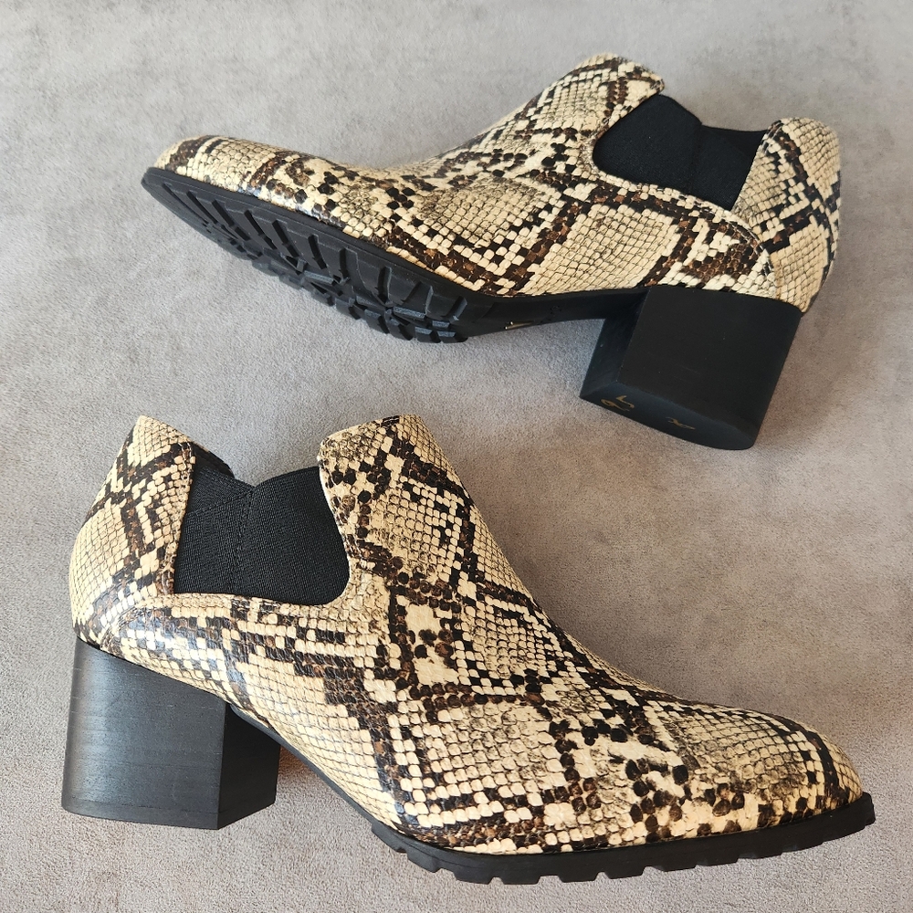 Vionic Ankle Boots 8.5 Cream Snake Print Leather Belmont Arch Support New $160